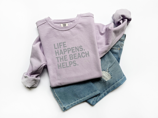 LIFE HAPPENS. THE BEACH HELPS. - Sweatshirt